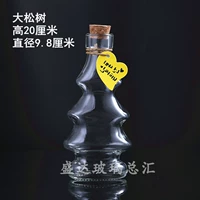 Темно -серая большая сосна