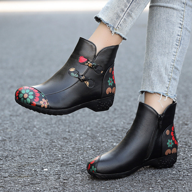 Mom shoes 2022 new autumn and winter boots plus velvet short boots leather soft bottom flat bottom ethnic style women's shoes large size cotton shoes