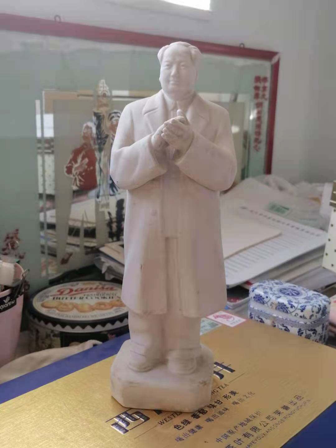 The Wenge Period-Chairman Mao's pat on the hand station statue (high 260cm meters wide 9 5cm thick or about 9cm meters)