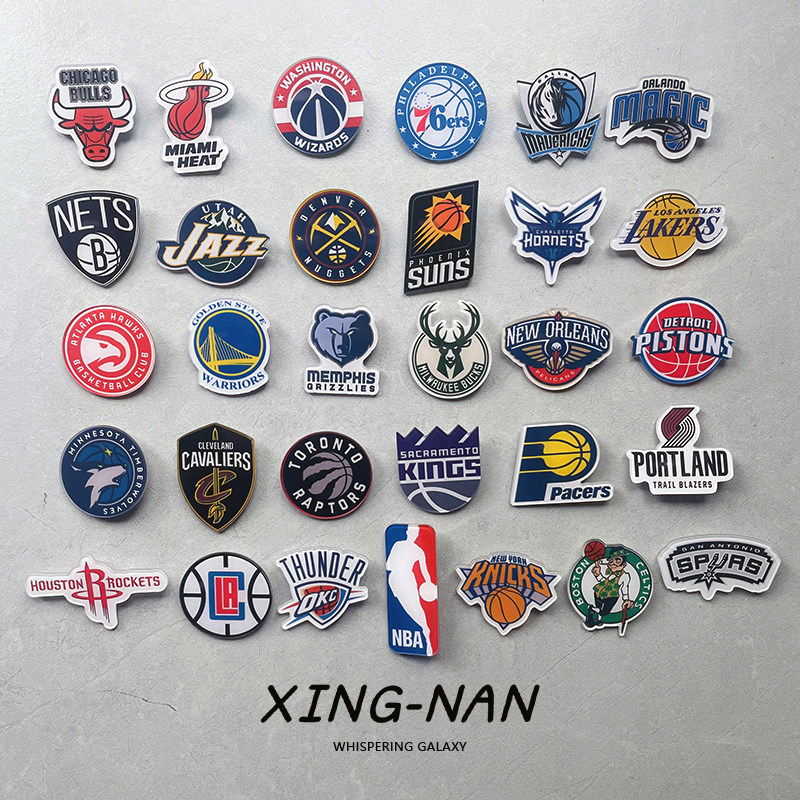 NBAチームのロゴバッジ、ピンバッジ、ラプターズ、クリッパーズ、レイカーズ、アメリカ代表チーム、NBAバッジ、バックパック、その他グッズ。