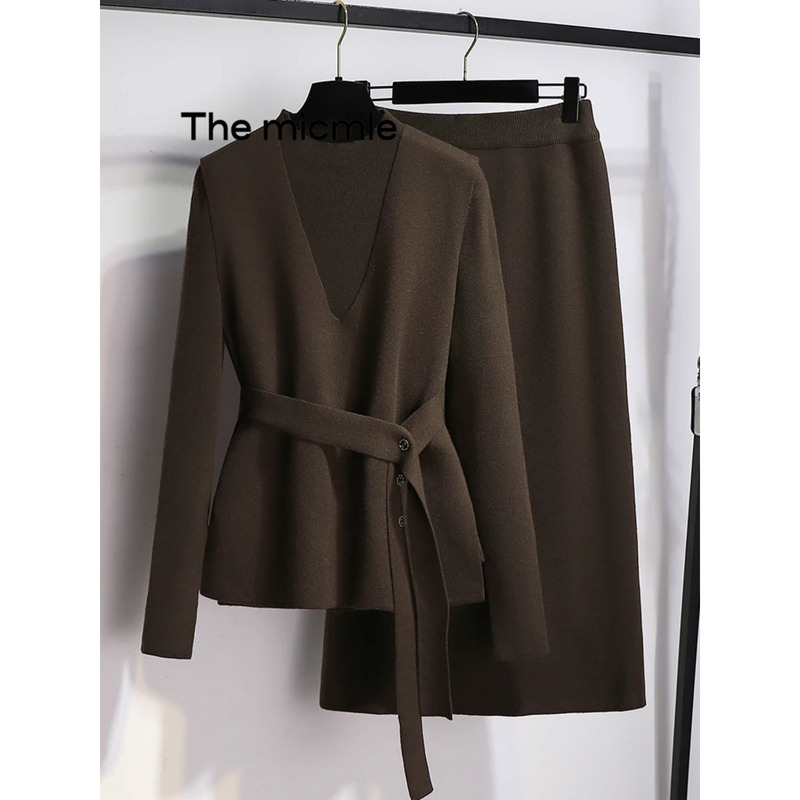 The Micmle Wool Suit for Women 2026 New Autumn and Winter Outfit, a Complete Set of Three Pieces with a High-End Feel and Age-Reducing Effect