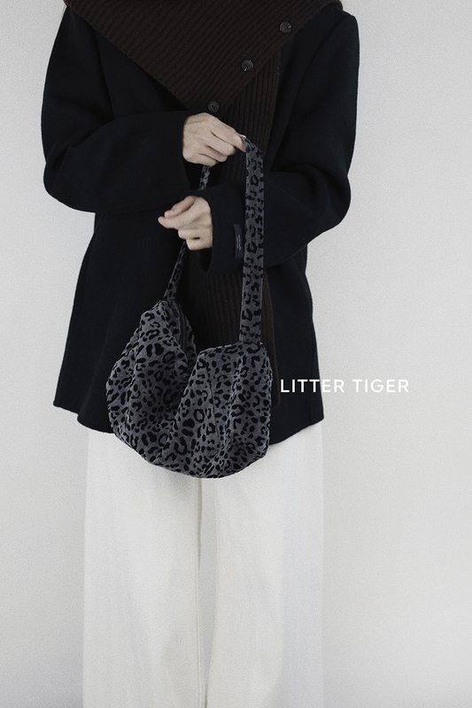 Litter Tiger Original Cloth Bag [Akaeno] Autumn and Winter High-End Gray Leopard Print Shoulder Bag Small Square Bag