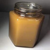 Yunnan Tengchong Gaoligong Mountain wild honey pure natural 100 flower nectar deep mountain farmers produced 1 jin pack