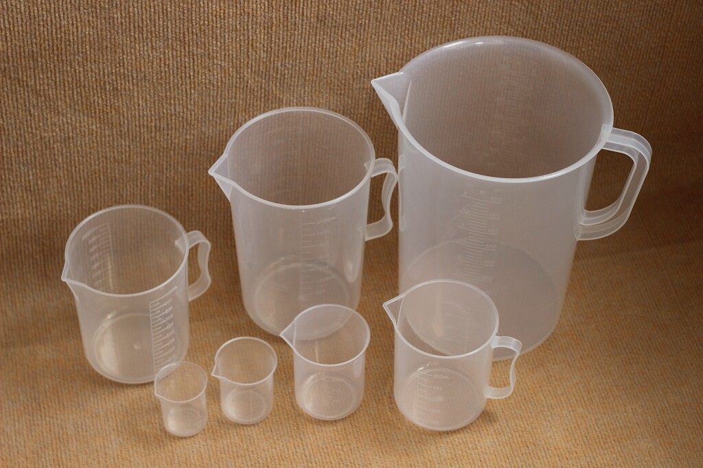 厂家直销优质塑料刻度液体量杯500/1000/2000/5000ml耐腐蚀高温