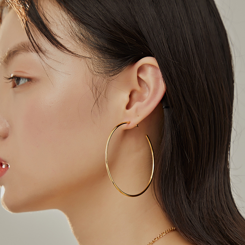 Wearring) European and American large hoop earrings women's minimalist jewelry all stars with the same style close their eyes and enter the hoop