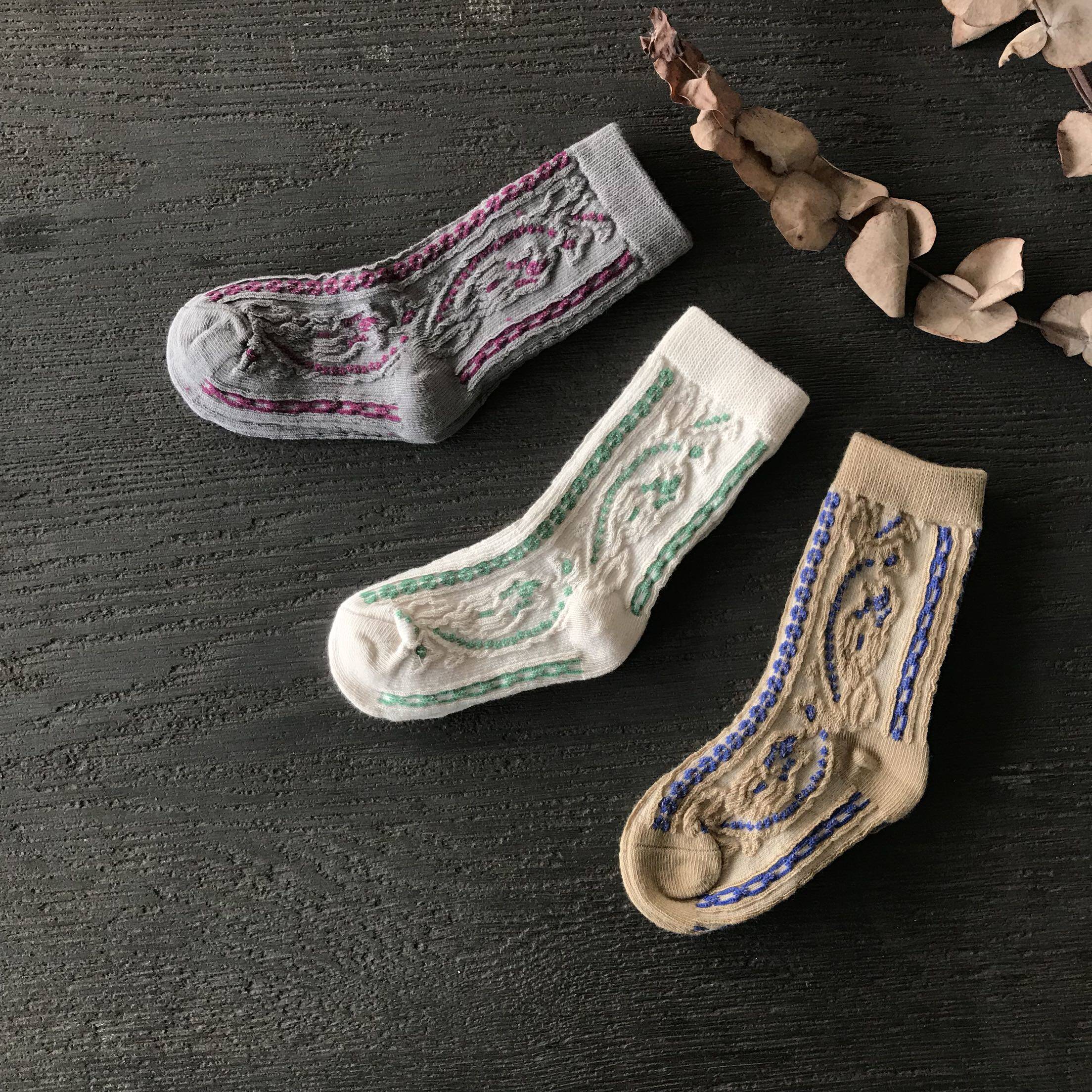 2021 winter new Korean children's tone retro totem jacquard mid-tube socks boys and girls name ethnic style socks socks