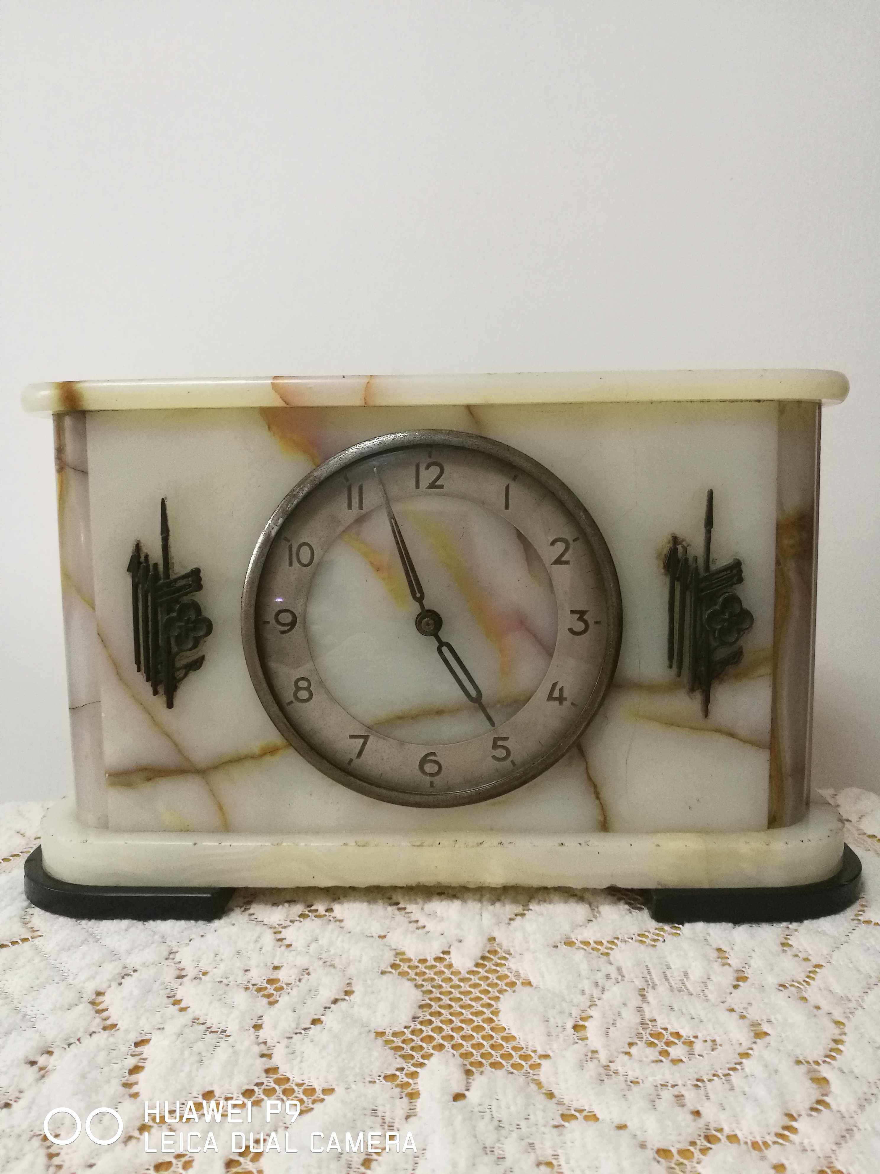 Foreign-made 8-day jade table clock marble mechanical winding watch Western nostalgic collection second-hand vintage objects