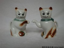 Early production of a pair of cat-shaped porcelain teapot jug old porcelain crafts collection nostalgic old-fashioned objects tea set decoration
