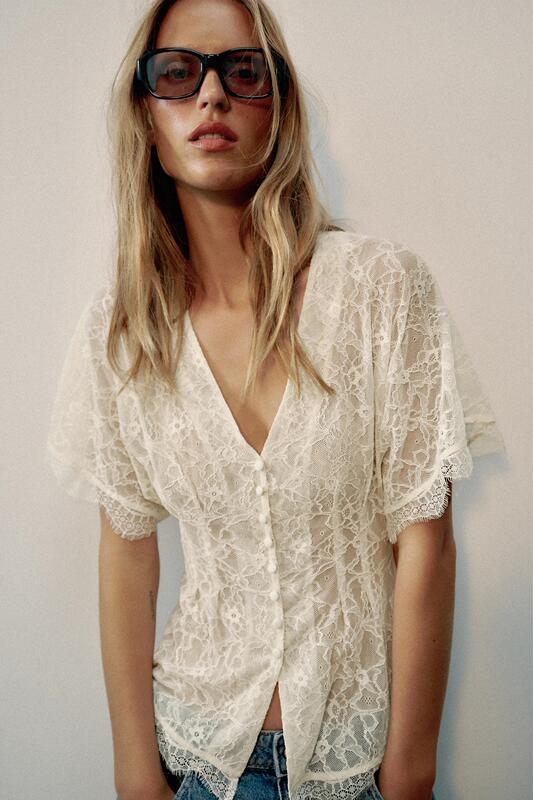 July Zara Domestic Genuine Product Purchasing Agent 4770/702 Women's Clothing 2-Color Lace Button-Decorated Top 4770702