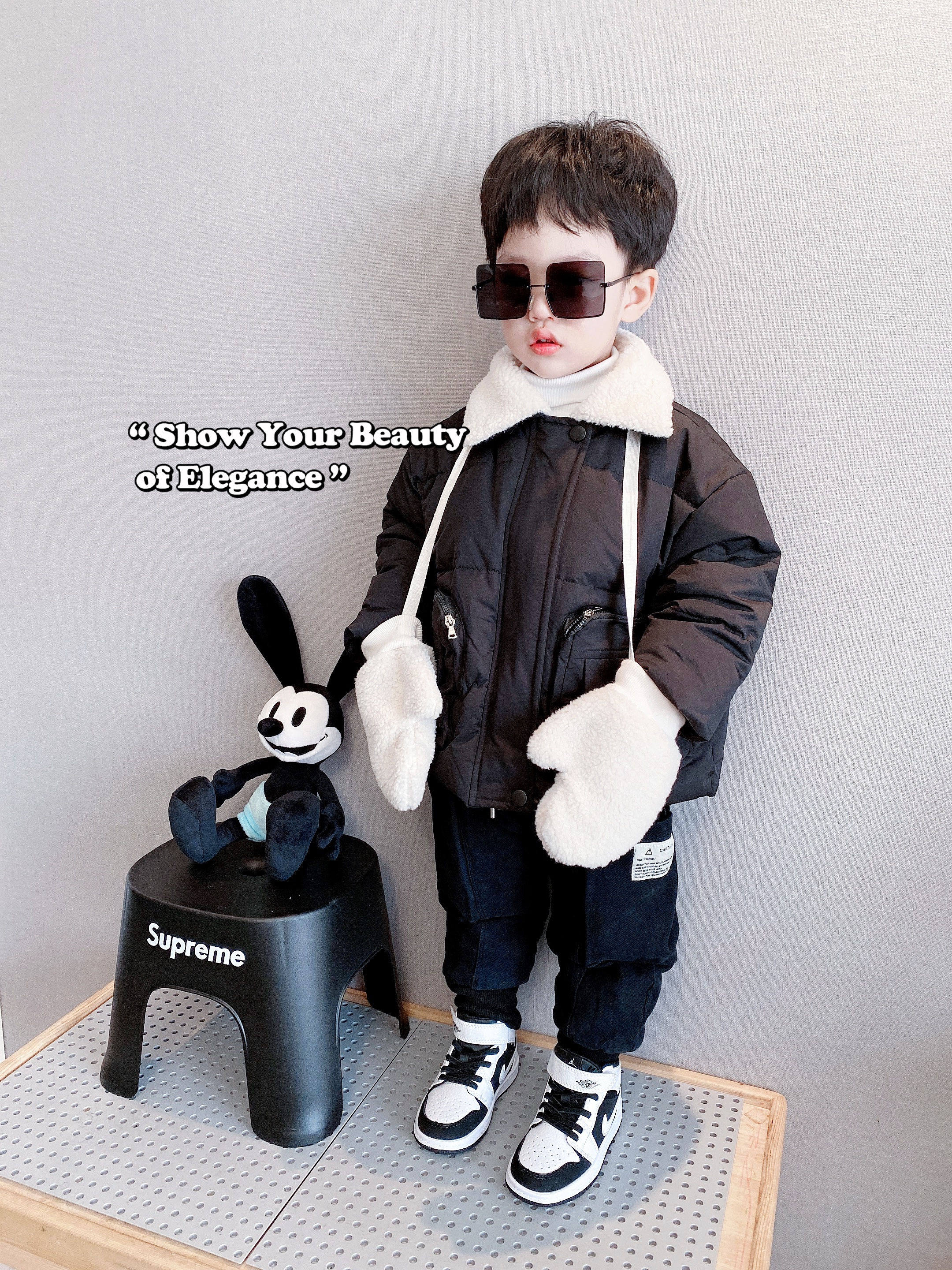 (Small gloves down jacket) children's winter warm lapel hanging neck hand stuffy 90 white duck down jacket top