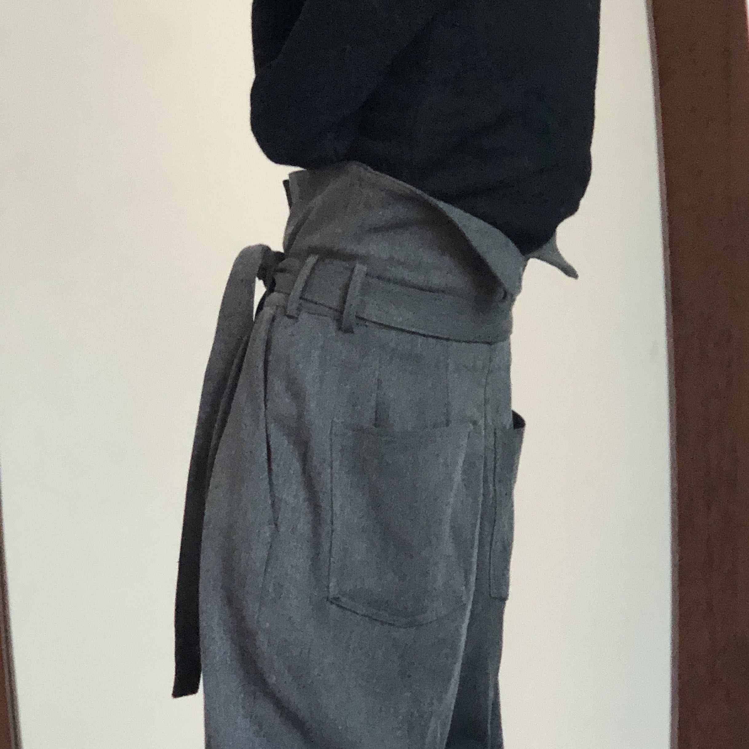 COLN Do high-end and stylish coln boys and girls must get this design sense of high-waisted straight pants