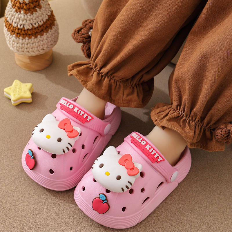 1-3岁女宝宝穿三丽鸥卡通洞洞鞋安全又舒适吗？聊聊2026童鞋选购新潮流