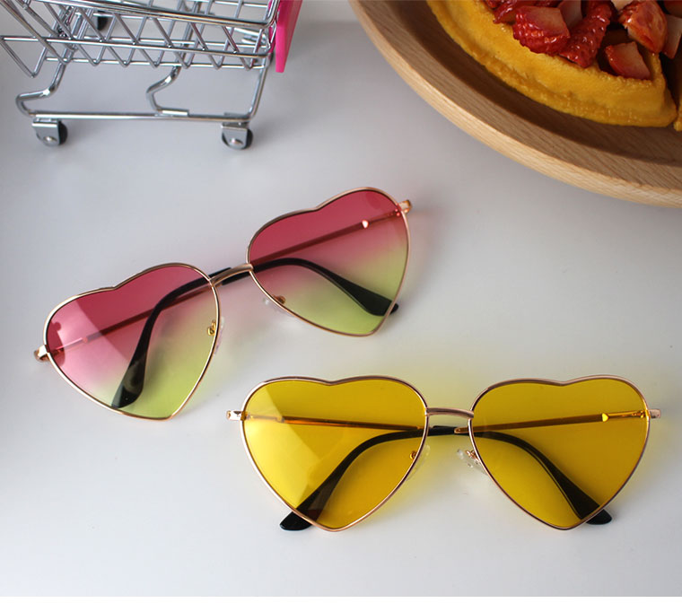 Hàn Quốc Harajuku Retro Tình yêu Gradient Kính râm Thời trang Kính hoang Cô gái mềm mại Peach Heart Ocean Tablet Kính râm trong suốt kính giả cận