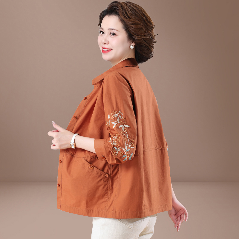 Mom's Spring and Autumn Thin Coat, Fashionable Middle-Aged Women's Autumn Shirt, Petite Middle-Aged and Elderly Pure Cotton Top