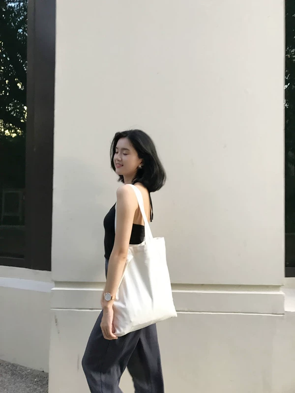 Mùa hè mới nổi tiếng với cùng một đoạn dây treo cổ quai ngang quai đen thoải mái áo vest chạm đáy áo vest nữ hàn quốc