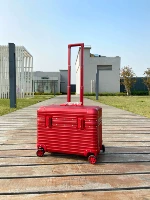 Очаровательный красный цвет (закругленные углы), полностью алюминий.