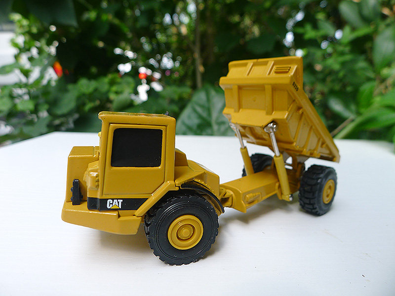 Модель машины cat d25d articulated truck卡特合金矿山车模型 norscot 1:64