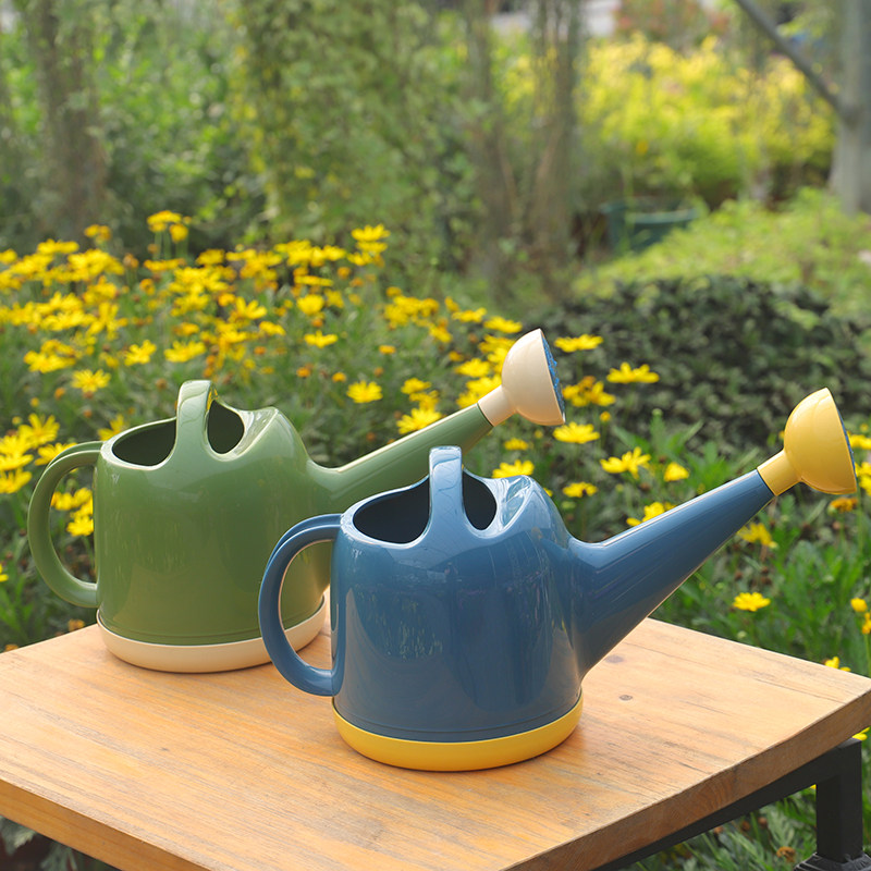 Пластиковая лейка контрастного цвета 2.jpg