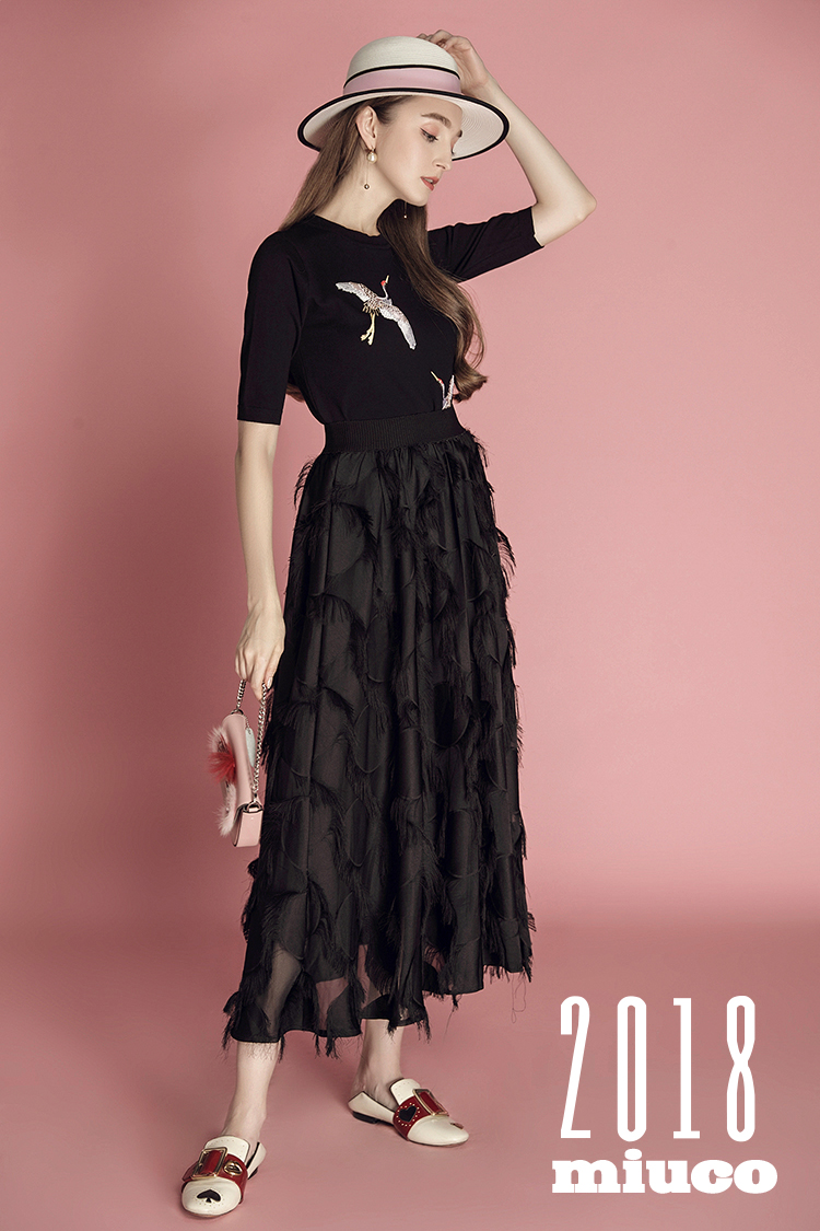 MIUCO Womens 2018 Mùa thu mới Công nghiệp nặng cần cẩu thêu hàng đầu + Bộ lông tua rua nửa váy đồ bộ mùa đông nữ