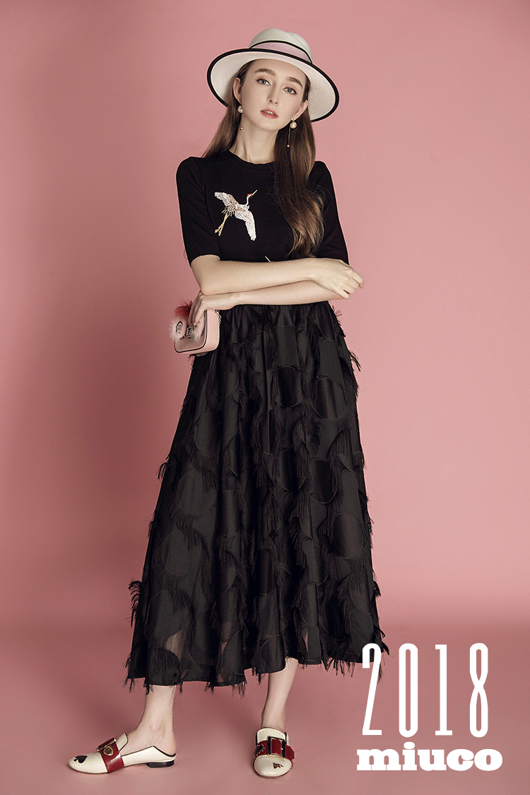 MIUCO Womens 2018 Mùa thu mới Công nghiệp nặng cần cẩu thêu hàng đầu + Bộ lông tua rua nửa váy đồ bộ mùa đông nữ