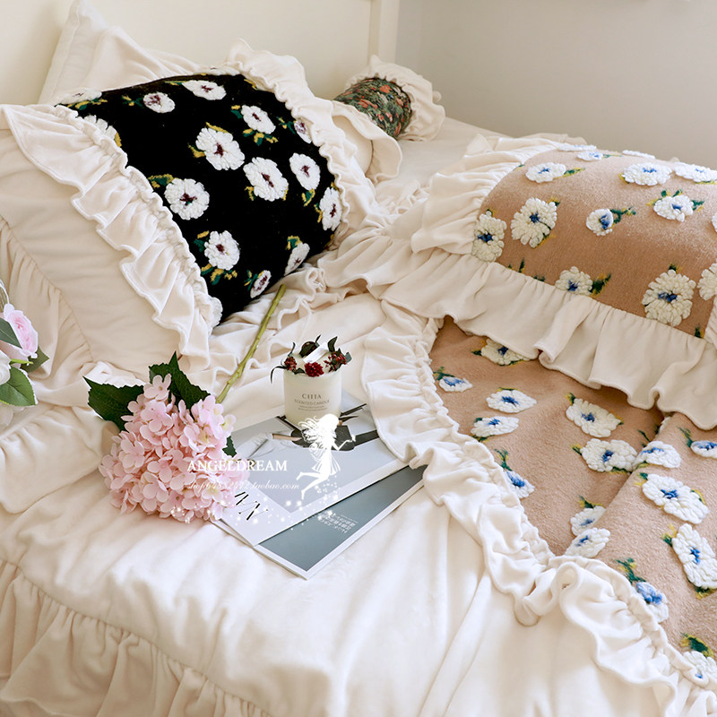 Imported European and American retro French stitching jacquard milk velvet winter warm lace bedding bed skirt set