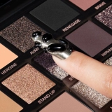 Huda Beauty 23 -Year New Christmas Limited Limited 18 -Color Eyd Thades Disk Huda копет