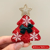 Снежная красная елка