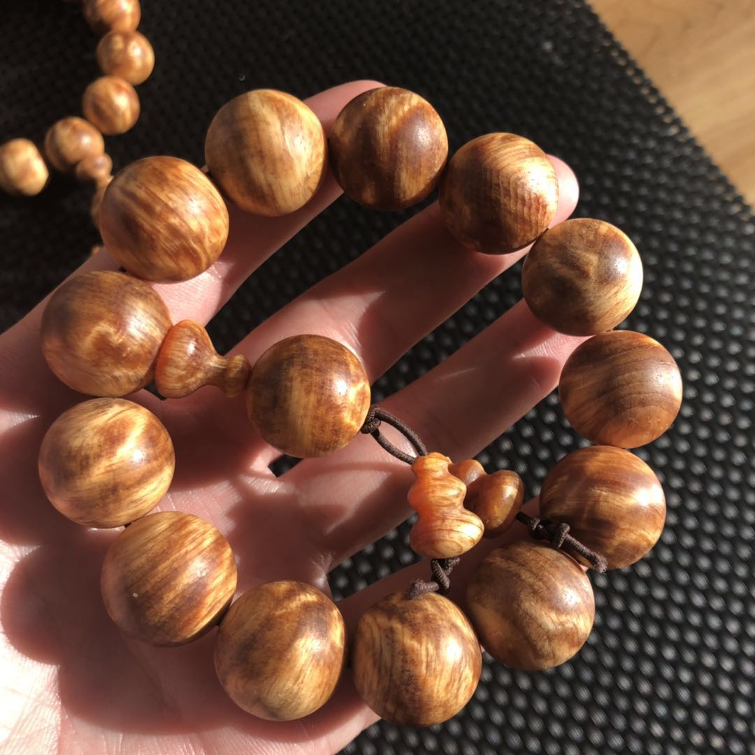 Full of oil and transparent amber wood, North agarwood, Ming Bao, pine and rosin bracelet, lightning pattern, authentic original ecology