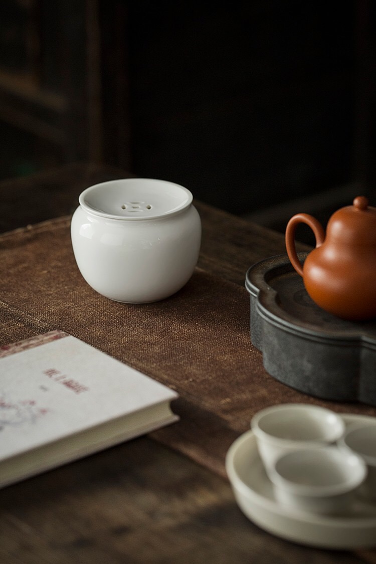 Dehua white porcelain tea to wash to the writing brush washer from home water jar is Japanese zen tea taking with zero kung fu tea accessories trumpet with cover