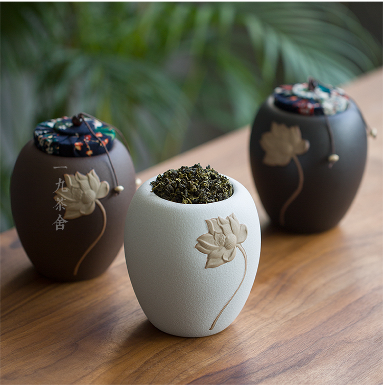 Jingdezhen ceramic tea caddy fixings household deposit sealing small POTS kung fu tea pot size small storage tanks