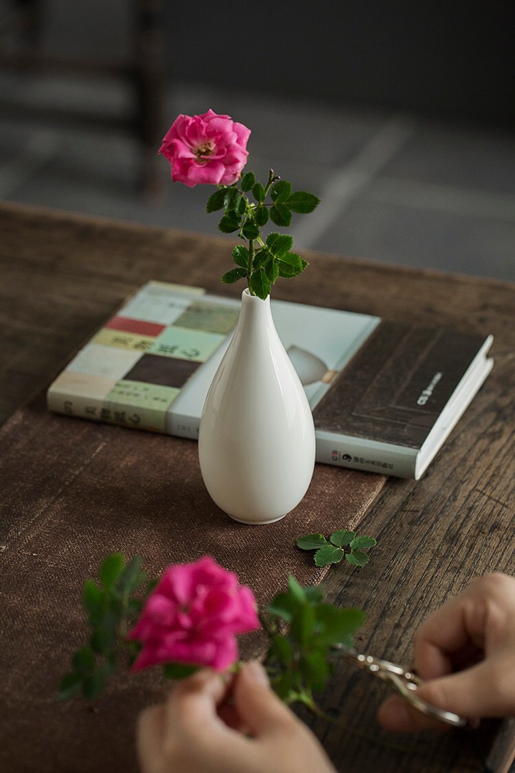 Dehua white porcelain floret bottle furnishing articles of Chinese style living room flower flower arranging ceramic kung fu tea accessories zero with the tea taking