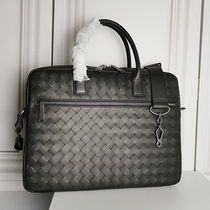 2022 New Weaving Mens Brief Bag Male Leather Slide Shoulder Backpack Business Leisure Mens Bag