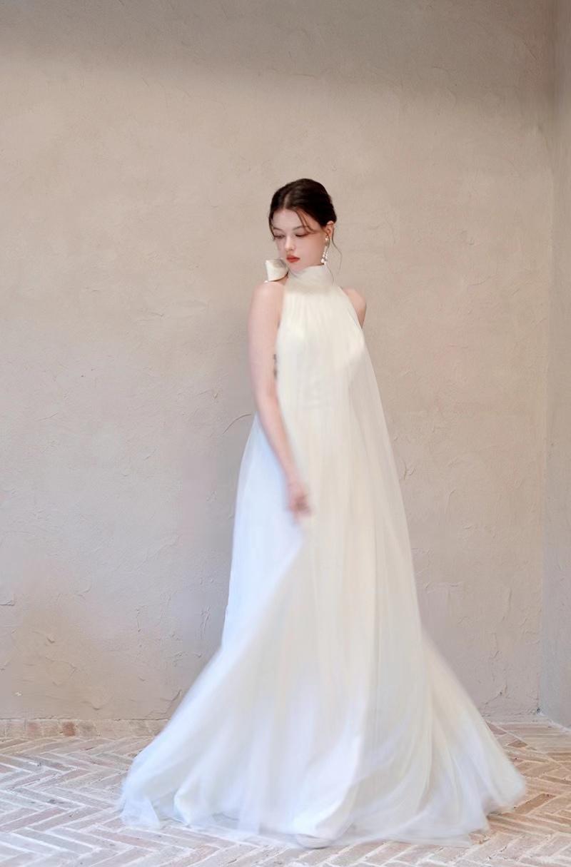Genuine small design white wedding dress for bride, garden lights, backless Genuine small design white wedding dress for bride, garden lights, backless