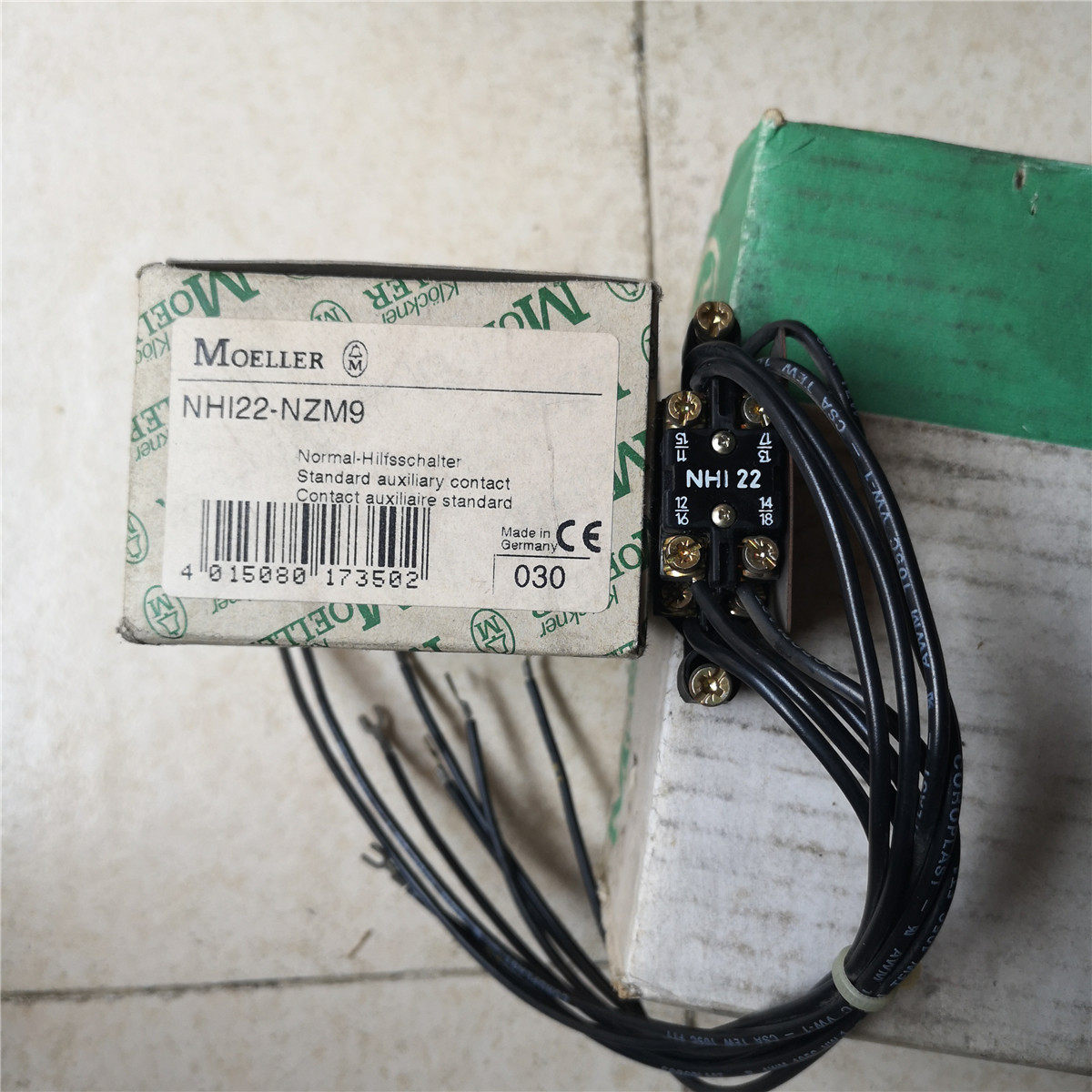 There is spot Admiralty Mueller MOLELLER transparent plastic shell breaker auxiliary contact point NHI22-NZM9