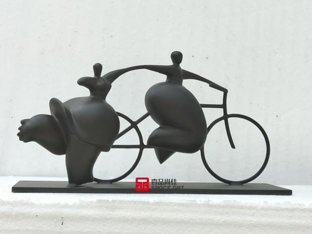 Metal Stainless Steel Pendulum Outdoor Landscape Sculpture Floor Sculpture Hotel Lobby Adornment Bike Girl Characters