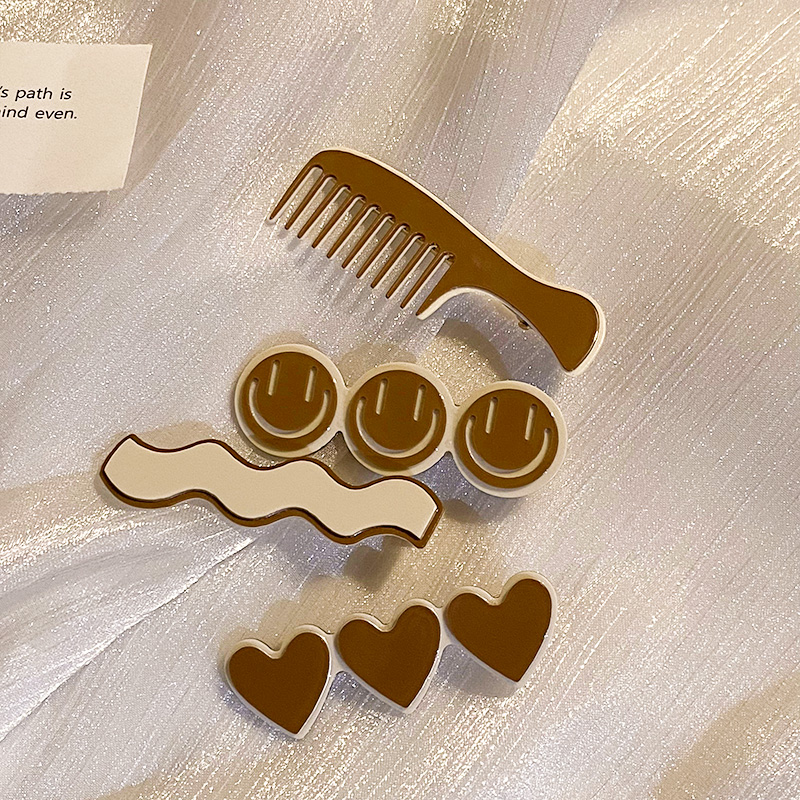 images 37:The small hair clip with the cute hair card on the side of the woman. The duck mouth is simple and exquisite Liu Hai's headdress card