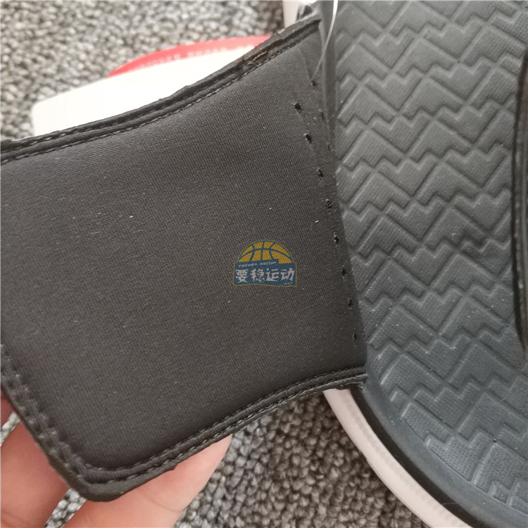 Li Ning Wade Road wow6 sơ sinh không ngủ màu đen và trắng Velcro bóng rổ triều dép thể thao ABTN003-3-4 dép lê nam