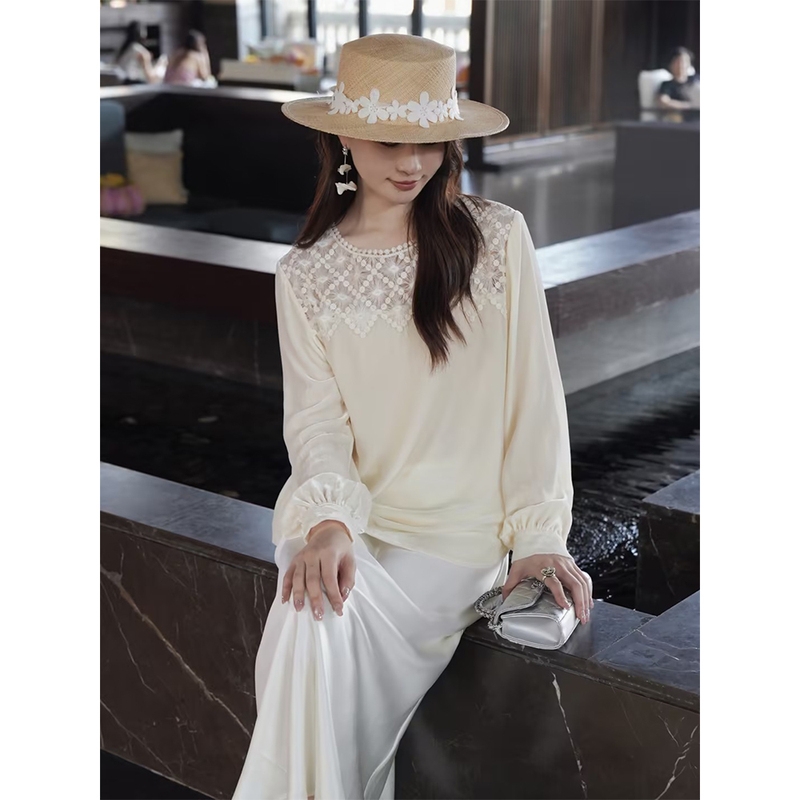 Qiu Yingying's 100% Mulberry Silk Lace Patchwork Long-Sleeve Shirt with Hollow Lace Design