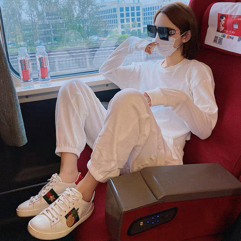2021 New High Street Wind weathers The Red Fried Street Cool Girls Wear Hitch White Sports Two Suits for Women's Summer