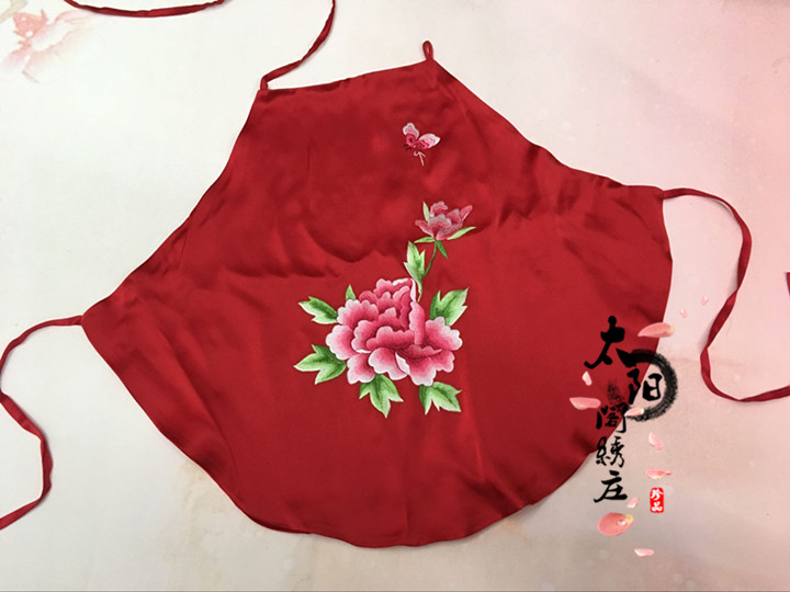 Mới Sun Pavilion lụa vừa vặn phụ nữ đồ lót hoa mẫu đơn thêu thêu Su thêu lụa đám cưới retro tạp dề các mẫu áo yếm đẹp