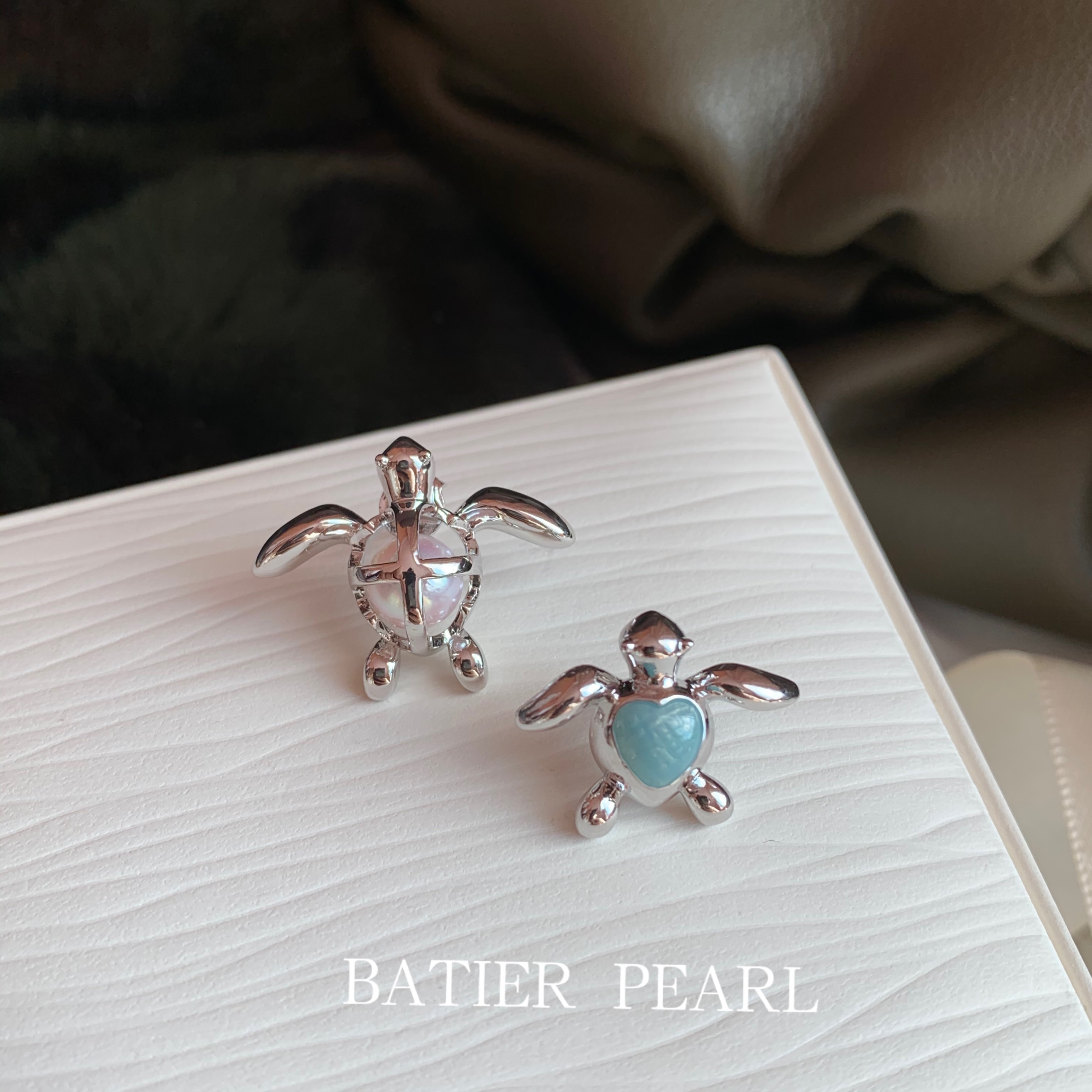 Bajia Jewelry Dumb Cute Turtle M same Japanese akoya sea bead needle type anti-light brooch combination men's