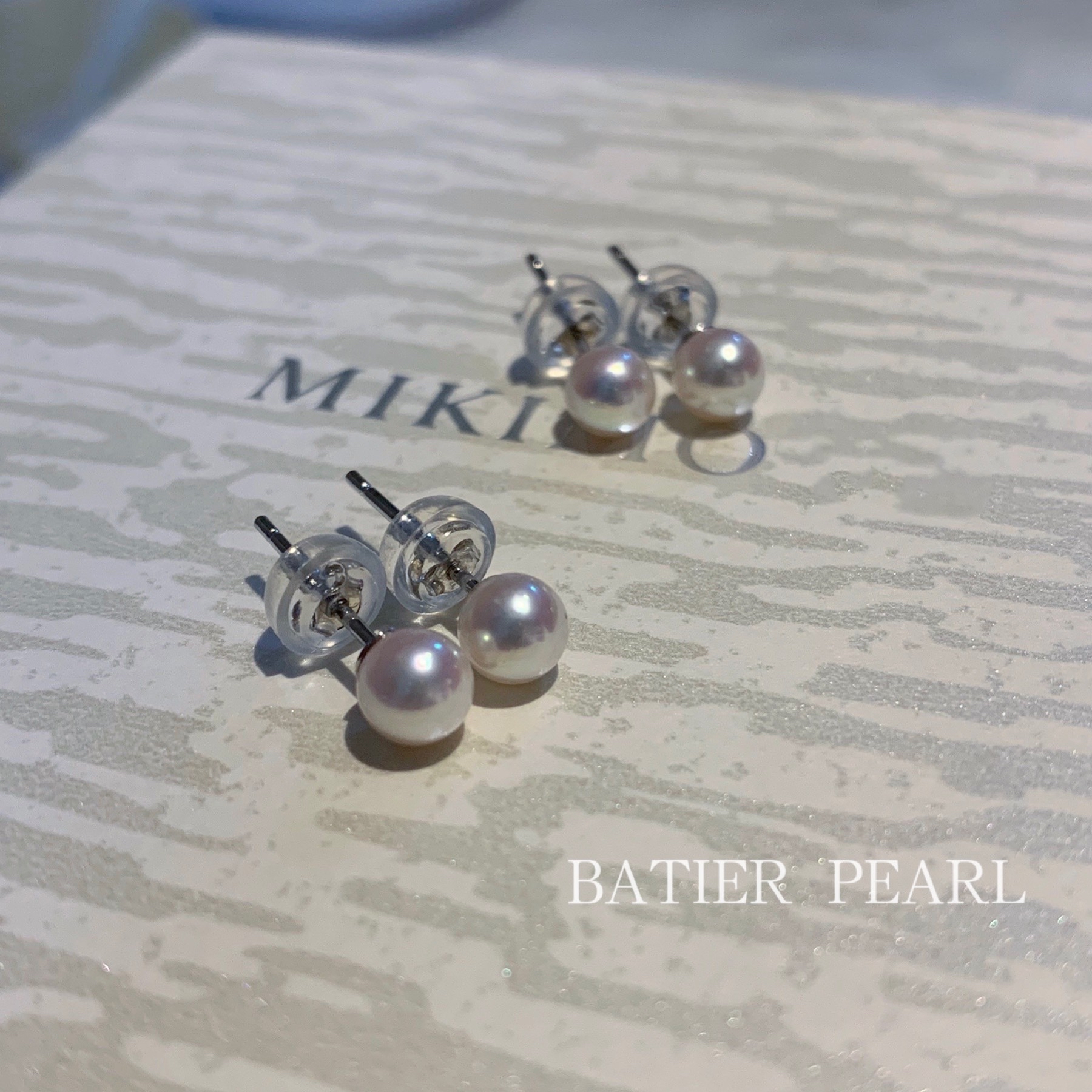 Special price captain with the same mini Japanese akoya sea water positive round white pearl 18k gold ear pin