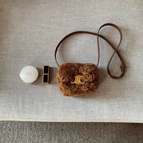 Помада, маленькая небольшая сумка