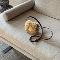 Arc de Triomphe Mini -Lip Red Overvelope Obseling Colling Abricot Color