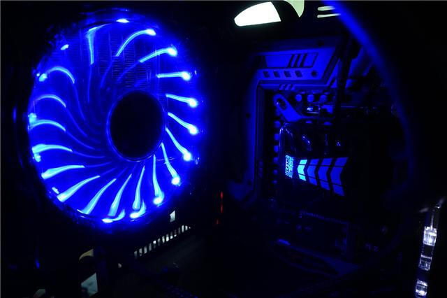CPU+显卡双水冷，打造光污染主机