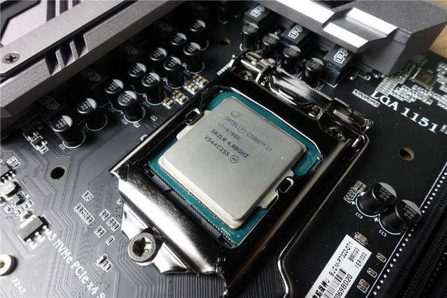 CPU+显卡双水冷，打造光污染主机