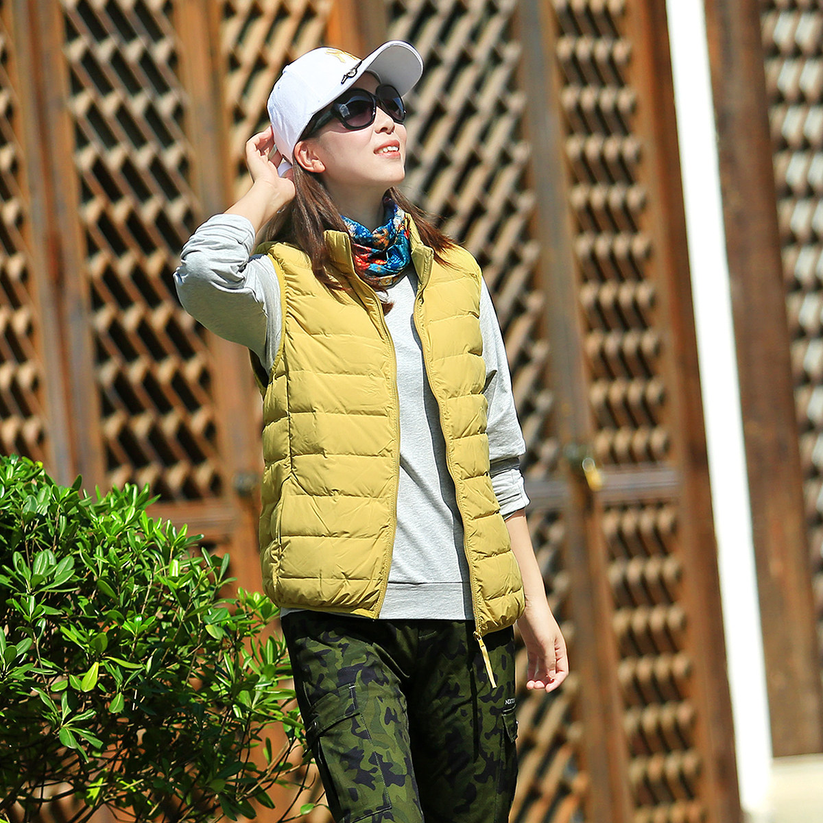 Snow Hill Island outdoor autumn new solid color down jacket light and thin warm and breathable windproof water repellent vest jacket lady