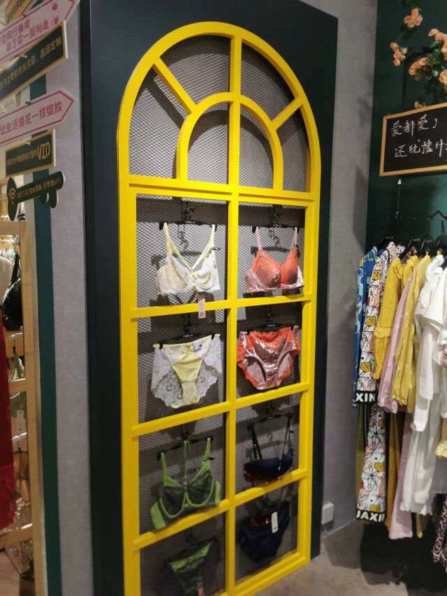豪门内衣店