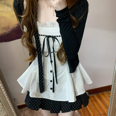 Early spring Korean-style outfit set: Women's lace bow, huge and beautiful halter top, polka dot mini skirt, complete set