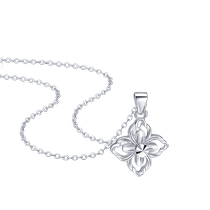 Chow Tai Sang pt950 platinum four-leaf clover necklace pendant is simple and versatile and can be worn as a plain chain to give to your girlfriend as a Chinese Valentines Day gift